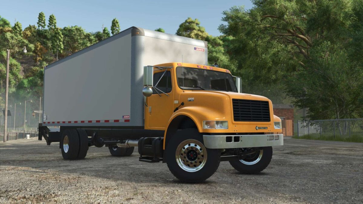 International 4900 Box Truck v 1.0