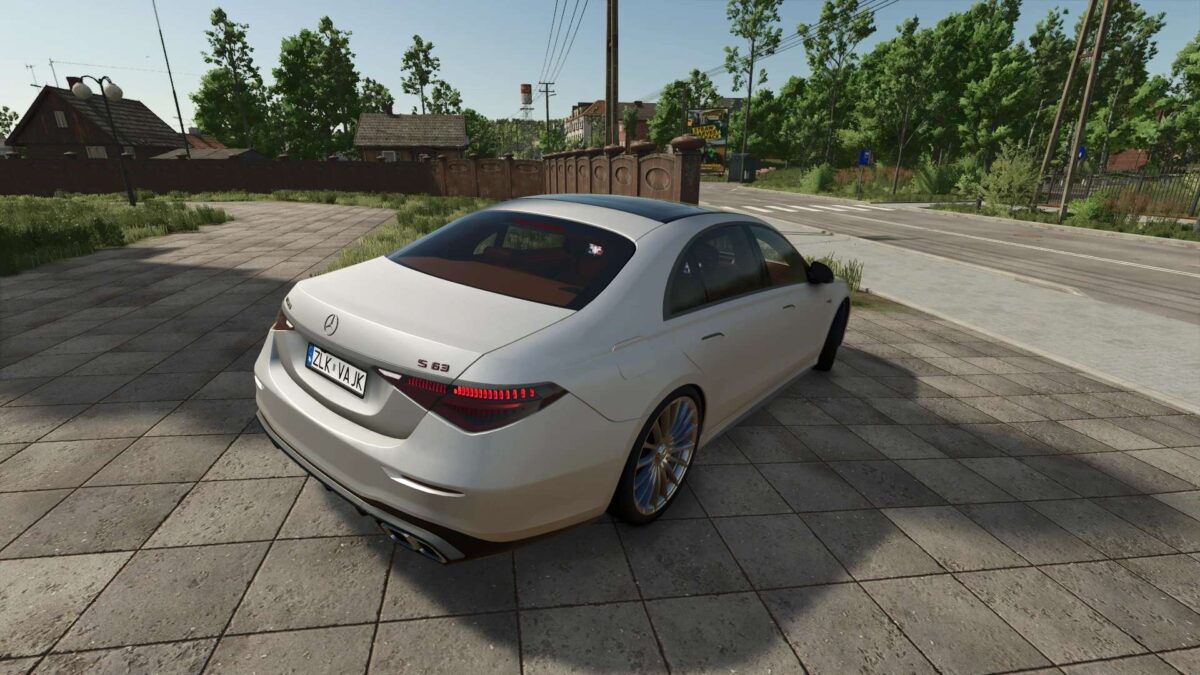 Mercedes Benz S63E AMG v 1.0